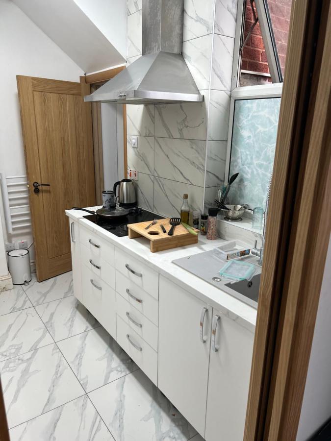 New Flat, Own Bathroom, Sitting Room & Large Bedroom - Walsall Bescot 外观 照片